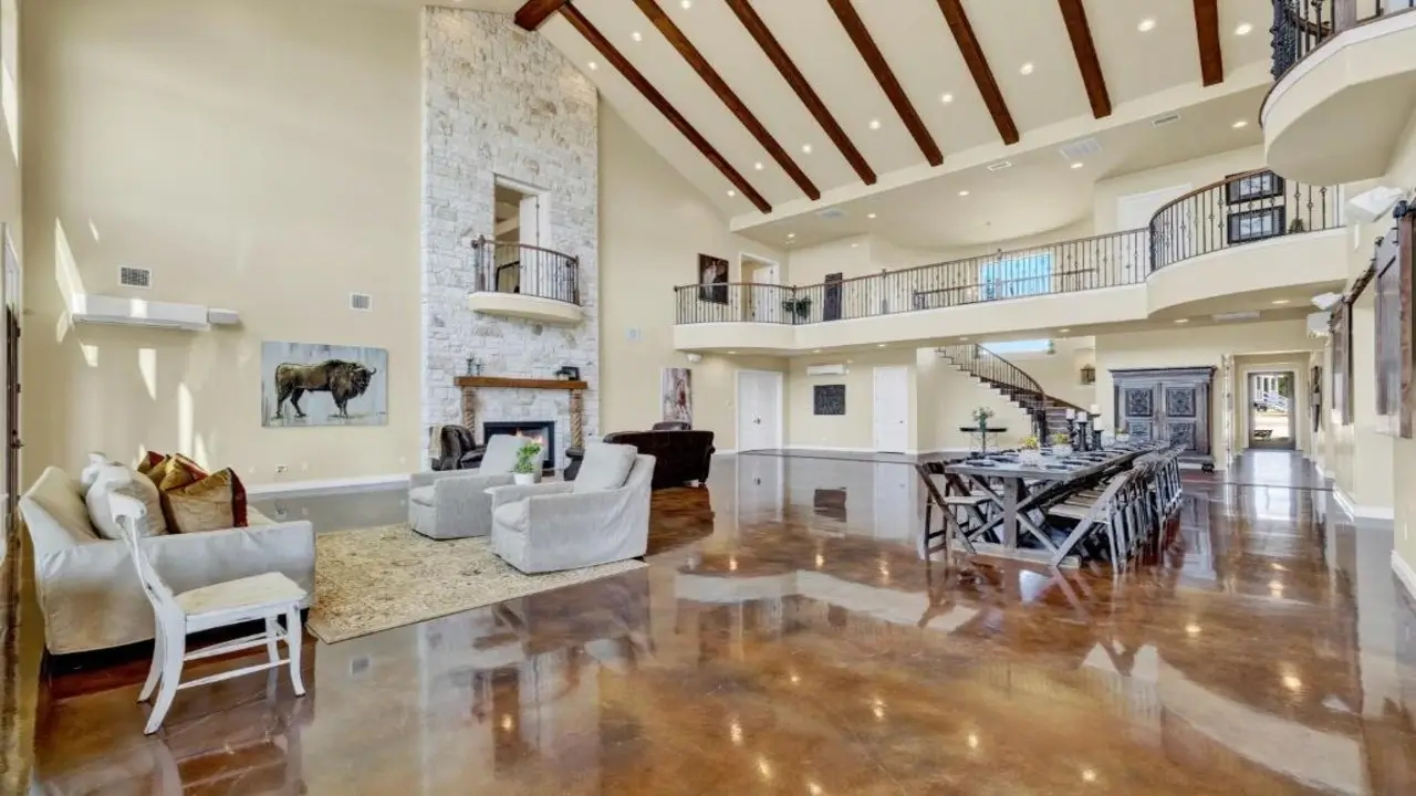 Luxury Hill Country Retreat: Opulence in Dripping Springs