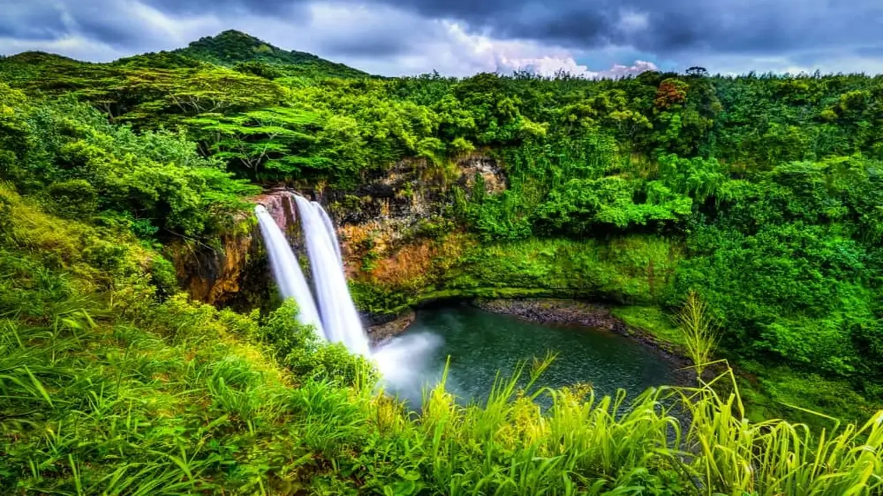 Na Pali Coast, Kauai: Dramatic Cliffs and Hidden Waterfalls